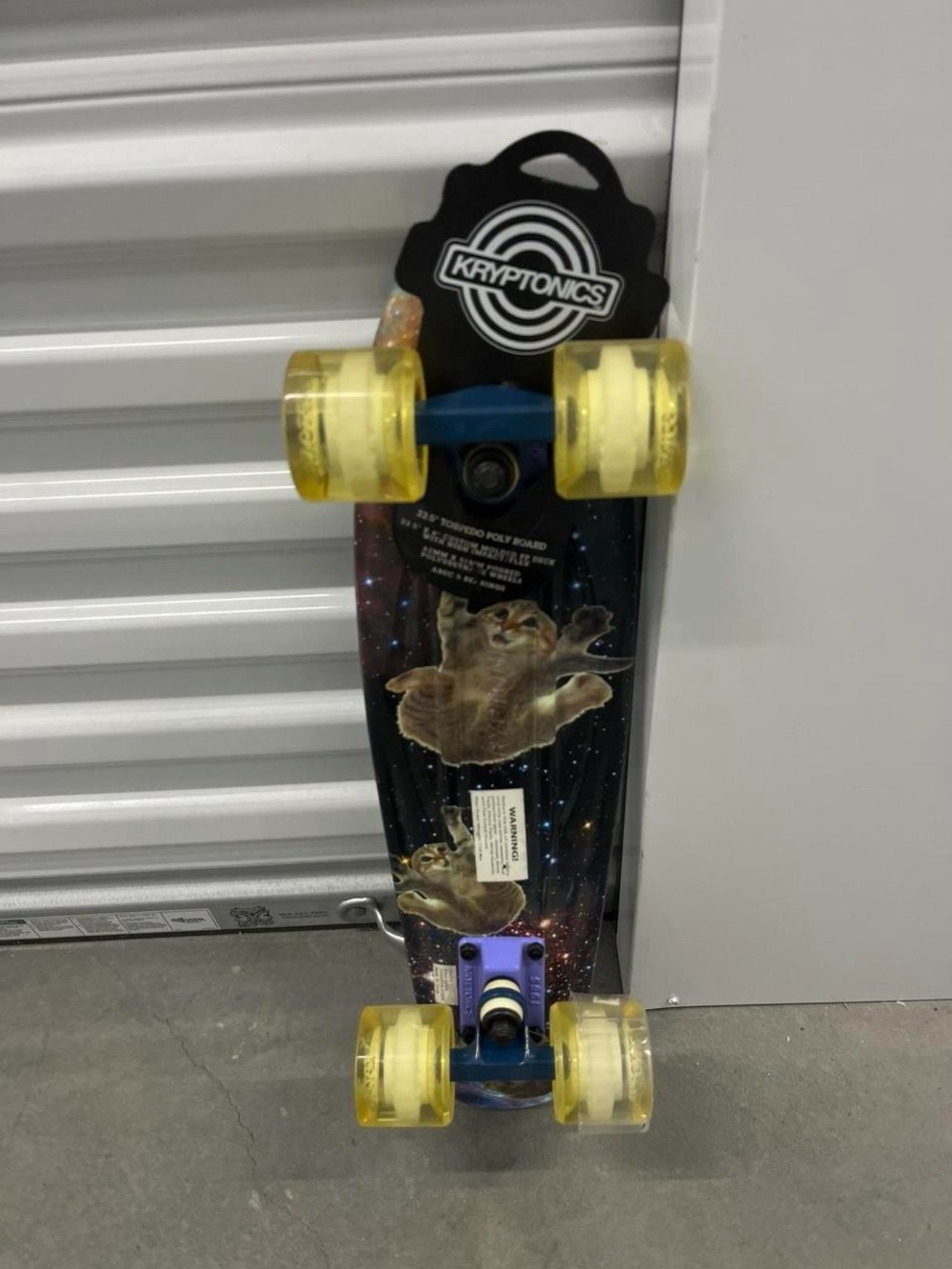 Men’s Cruiser Skateboard with Yellow Wheels